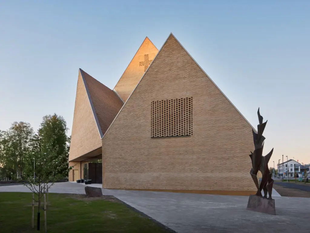 La nueva arquitectura de la iglesia de ylivieska, en finlandia, destruida por un incendio en 2016 Arquitectura finlandesa