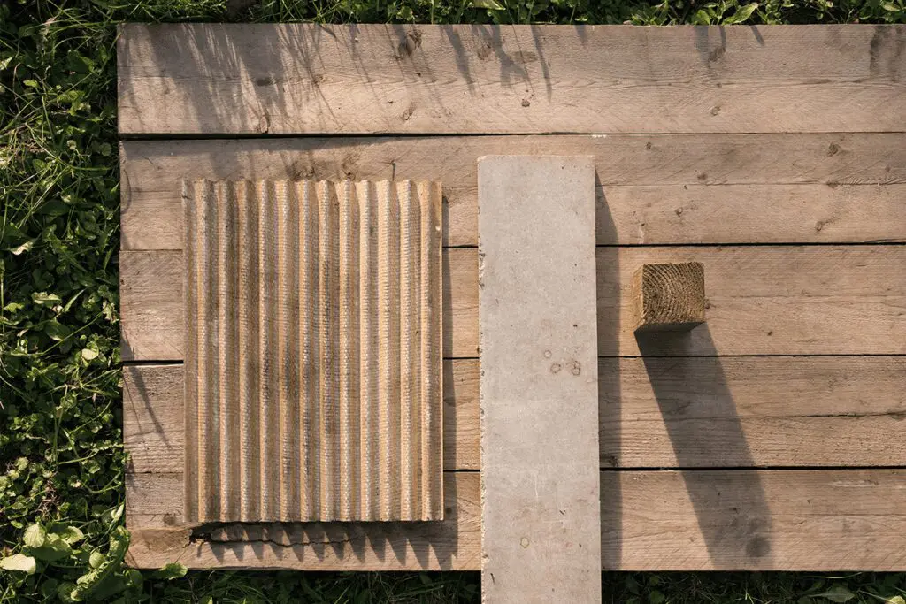 ‘palets’ y lana de oveja: los materiales usados en el diseño de este sauna en república checa