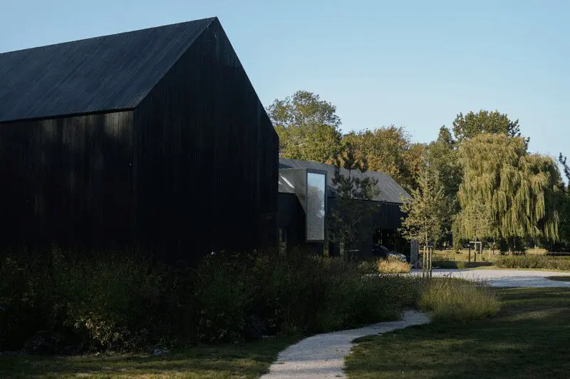 La belleza de una casa de campo adaptada para soportar las bajas temperaturas de la noche La belleza de una casa de campo adaptada para soportar las bajas temperaturas de la noche