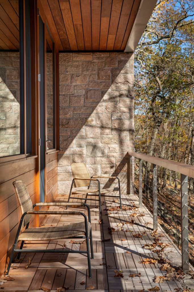 Una extraordinaria casa de campo inmersa en un bosque rocoso y con interiorismo de lujo Una extraordinaria casa de campo inmersa en un bosque rocoso y con interiorismo de lujo