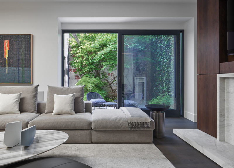 Un antiguo depósito fue convertido en una sorprendente y contemporánea casa familiar