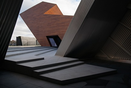 Diseño deconstructivista en esta destilería de vino y brandy en rusia