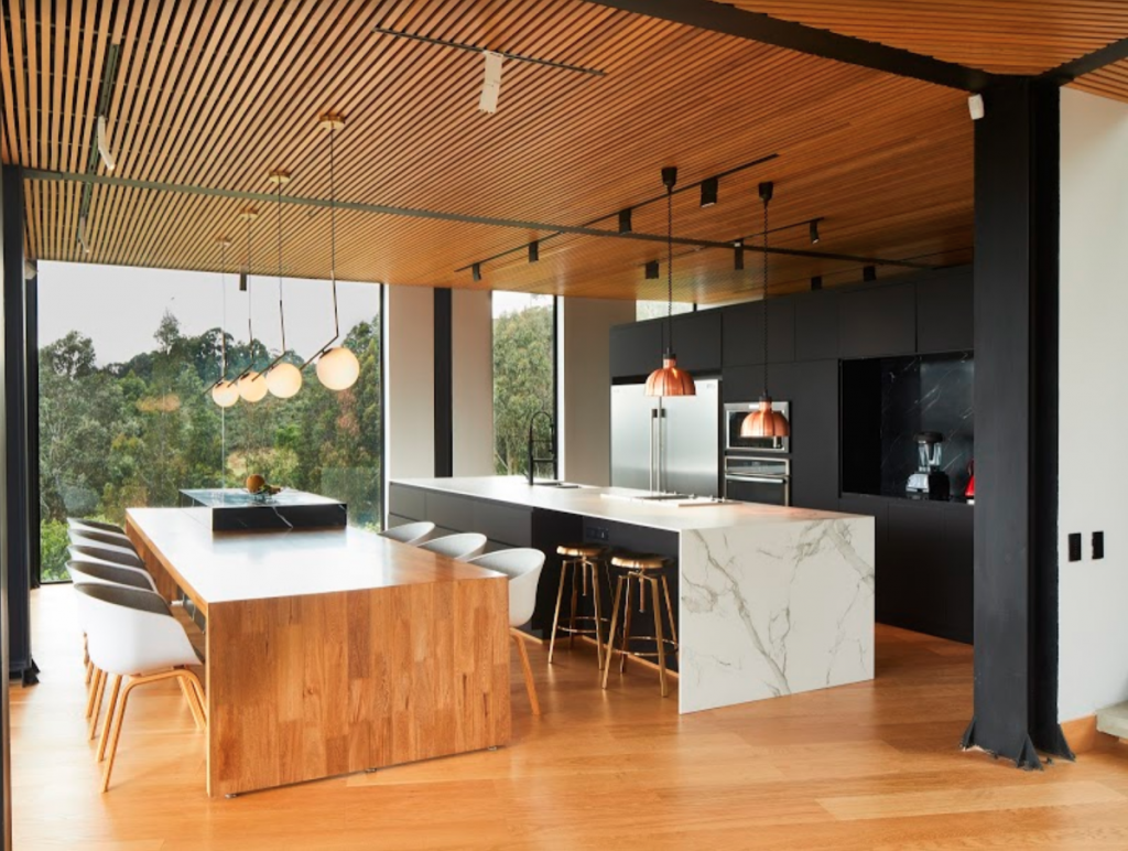 Una casa en tenjo diseñada para disfrutar de la privilegiada vista hacia bogotá