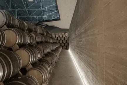 Diseño deconstructivista en esta destilería de vino y brandy en rusia Diseño deconstructivista en esta destilería de vino y brandy en rusia