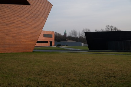 Diseño deconstructivista en esta destilería de vino y brandy en rusia