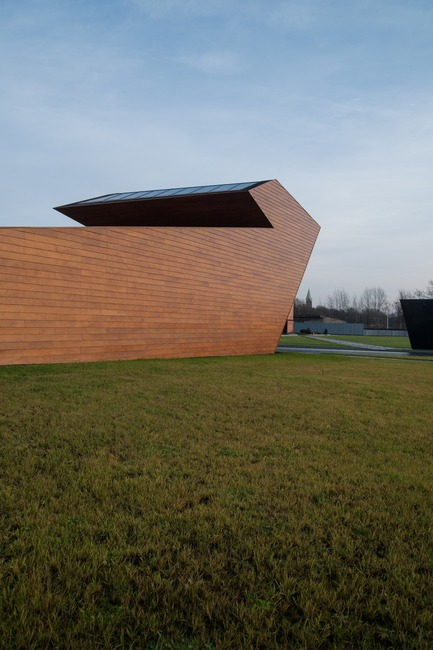 Diseño deconstructivista en esta destilería de vino y brandy en rusia