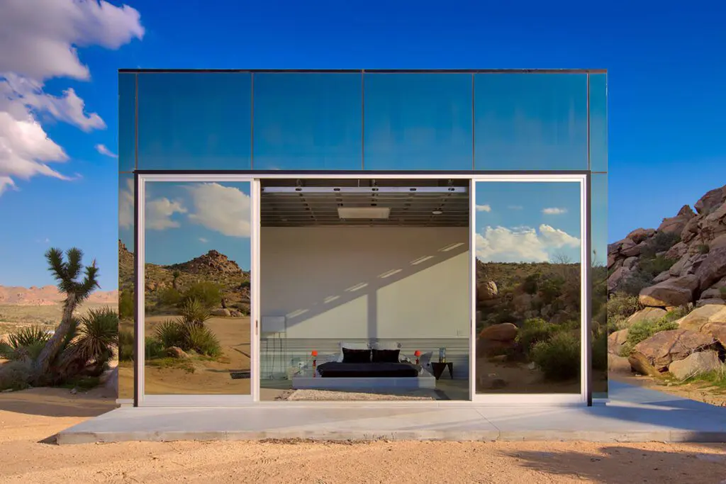 Casa invisible: un proyecto futurista en el desierto de california Casa invisible: un proyecto futurista en el desierto de california