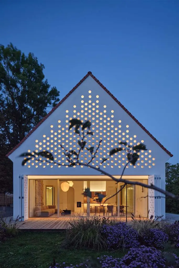 La casa de este arquitecto es íntima, artística y llena de luz