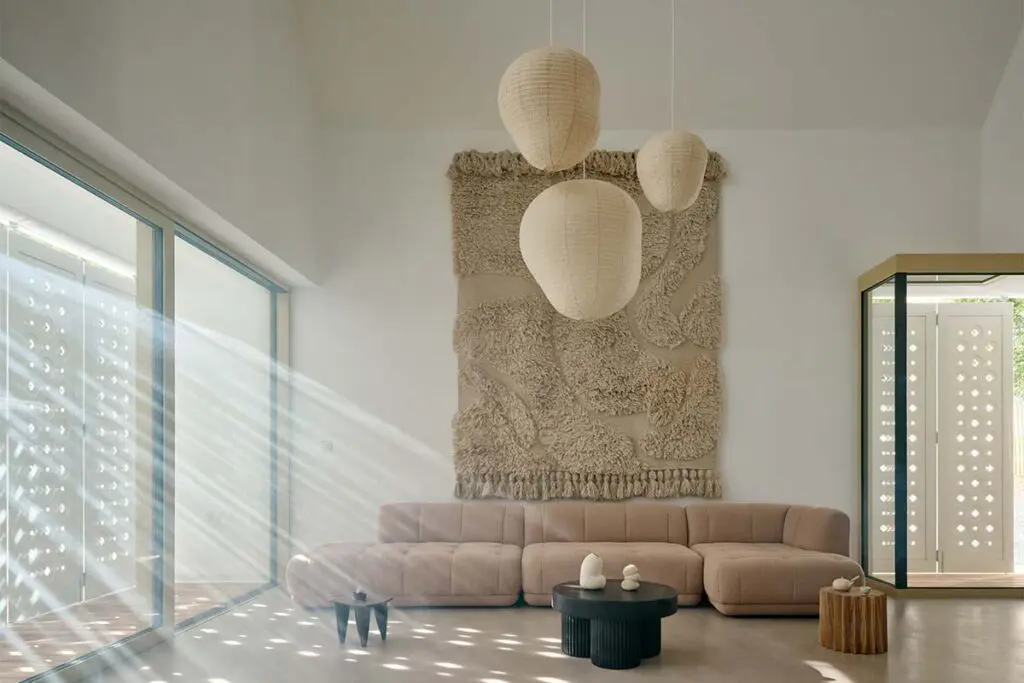 La casa de este arquitecto es íntima, artística y llena de luz