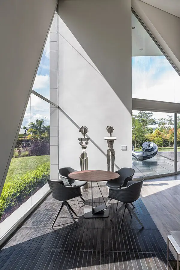 Arte y arquitectura se entrelazan en una obra escultórica en el oriente antioqueño Arte y arquitectura se entrelazan en una obra escultórica en el oriente antioqueño