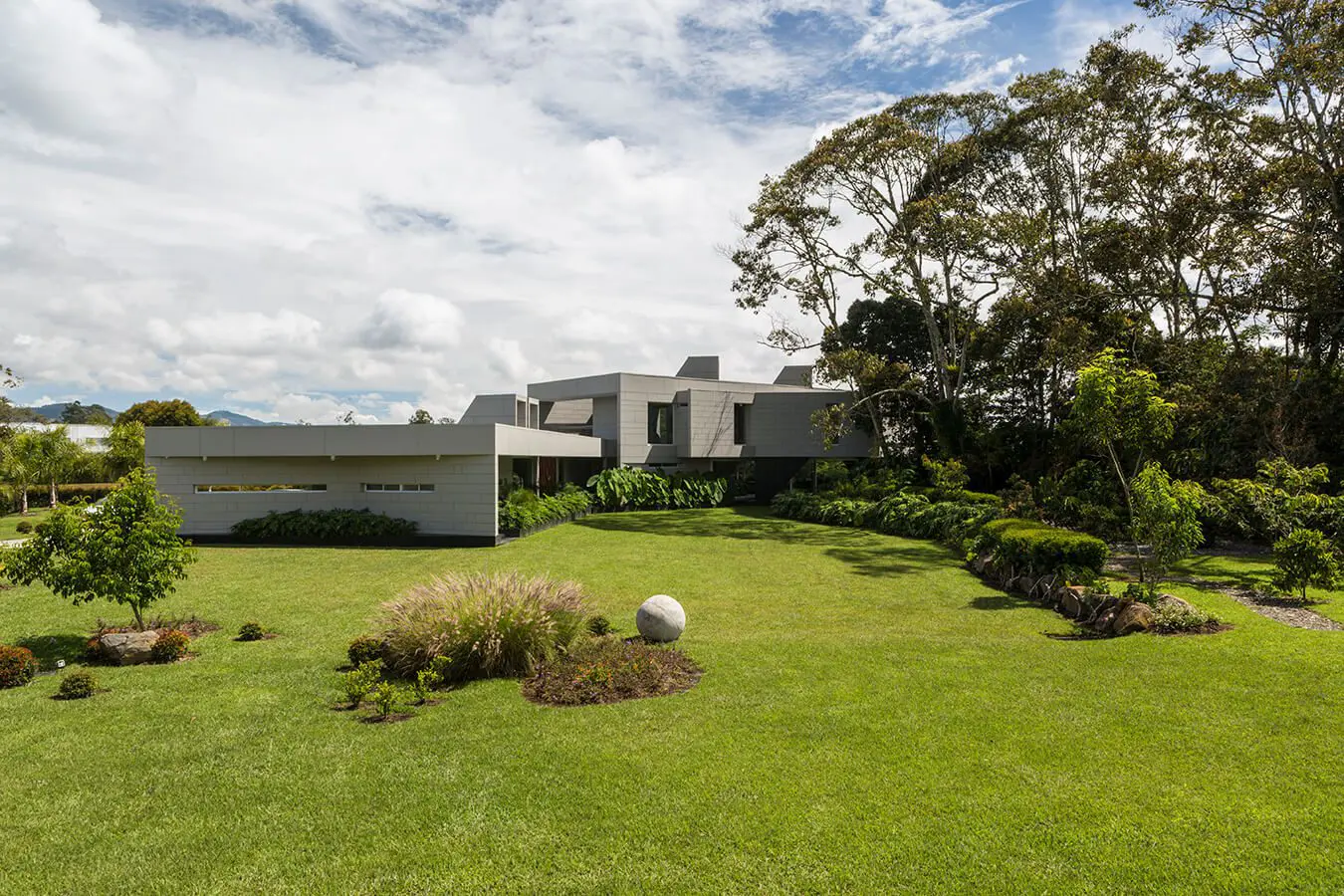 Arte y arquitectura se entrelazan en una obra escultórica en el oriente antioqueño Arte y arquitectura se entrelazan en una obra escultórica en el oriente antioqueño