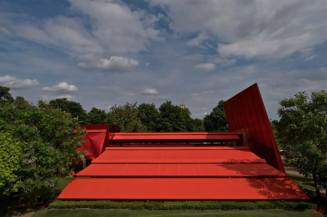 Reflexiones, un documental para ver en familia de la obra de jean nouvel Jean_nouvel_londres_serpentine_revista_axxis-2