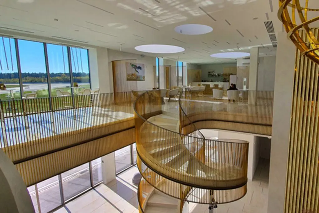 Este es el sorprendente diseño de un terminal para jets privados en bielorrusia