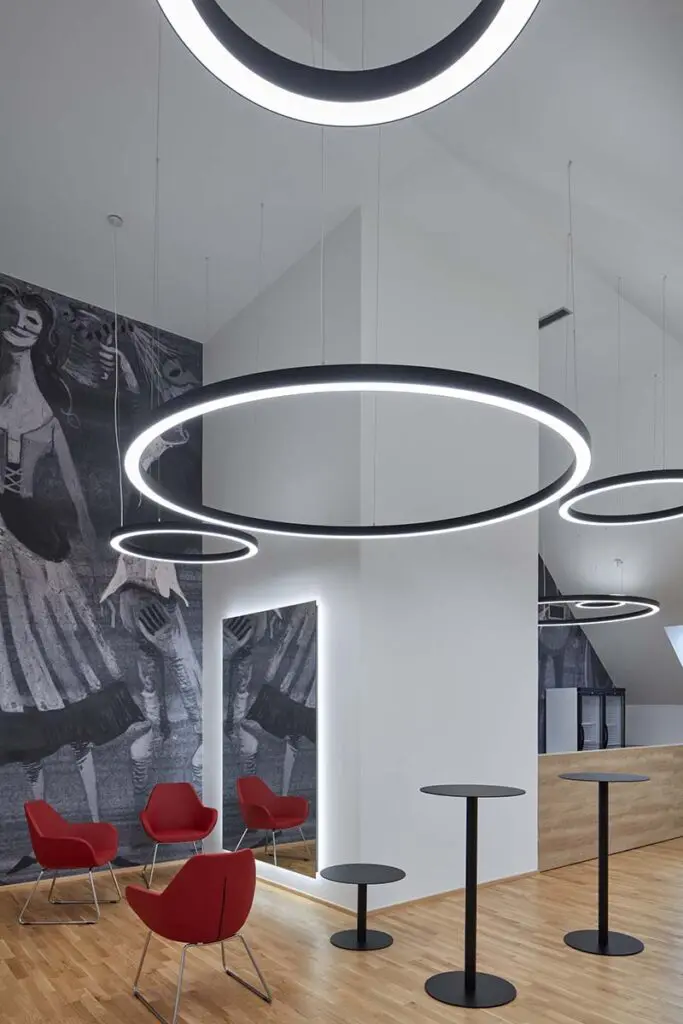 La renovación de este teatro en república checa tiene un diseño vanguardista