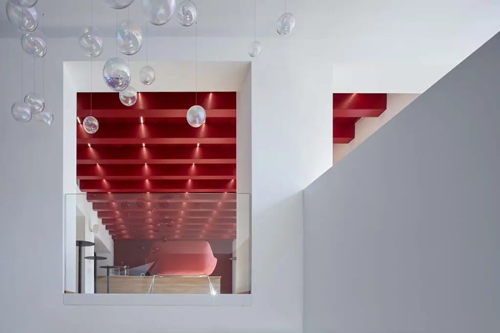 La renovación de este teatro en república checa tiene un diseño vanguardista