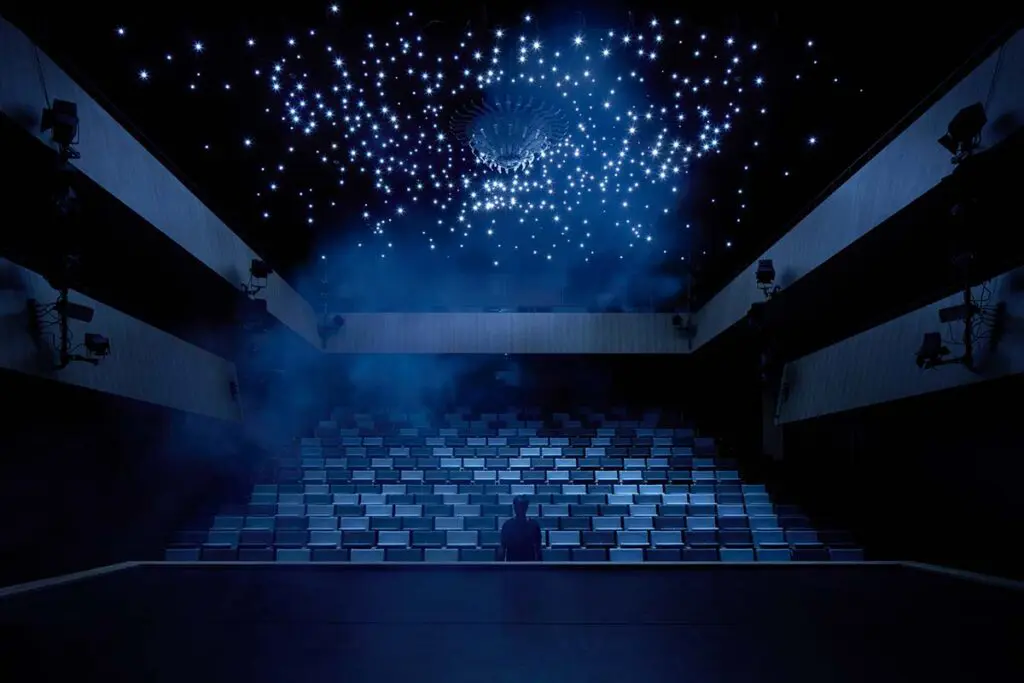 La renovación de este teatro en república checa tiene un diseño vanguardista