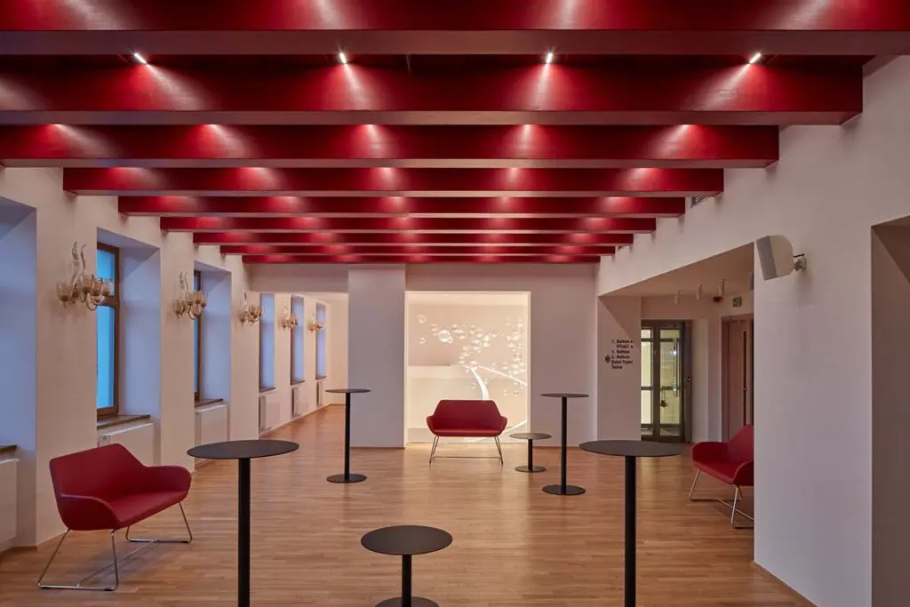 La renovación de este teatro en república checa tiene un diseño vanguardista