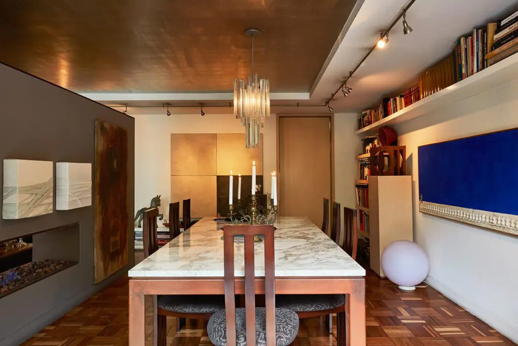 La remodelación de un apartamento de 1963 diseñado por rafael obregón