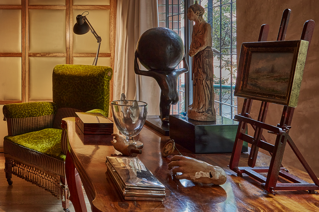 Encanto urbano y eterno: así es el apartamento del diseñador juan montoya Apartamento diseño juan montoya