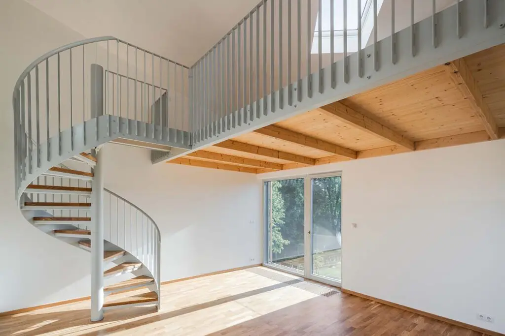 La arquitectura de esta obra residencial se sensibiliza con su entorno verde