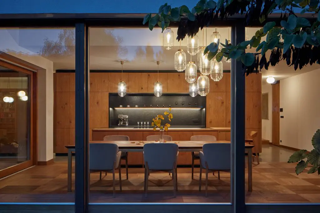 Casa en república checa con un diseño acogedor en madera