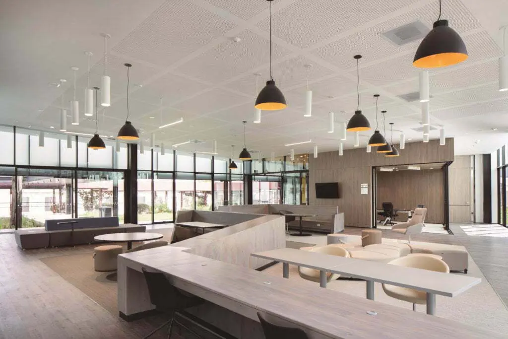 Los sorprendentes laboratorios de la universidad del rosario en el antiguo polo club de bogotá