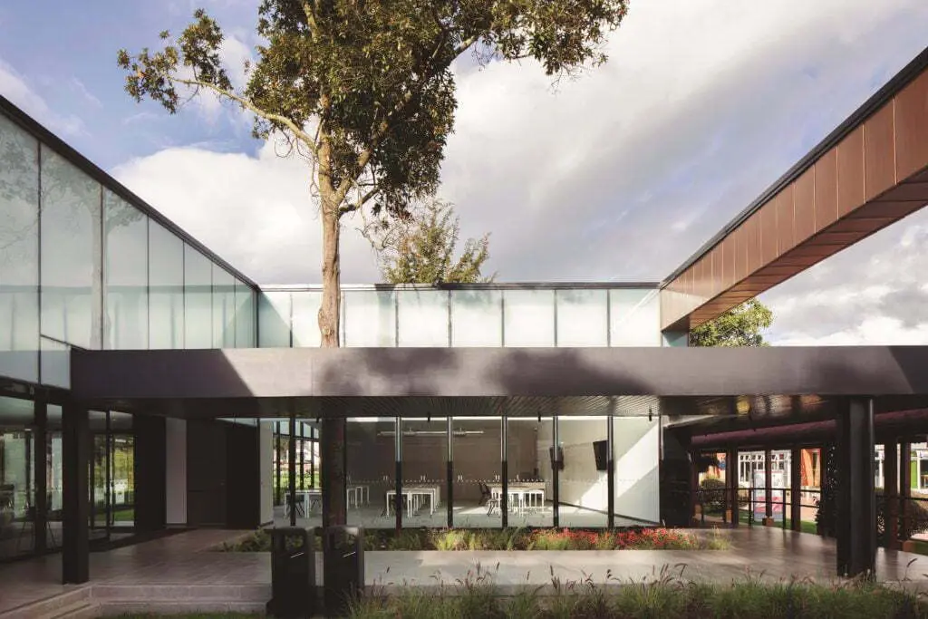 Los sorprendentes laboratorios de la universidad del rosario en el antiguo polo club de bogotá