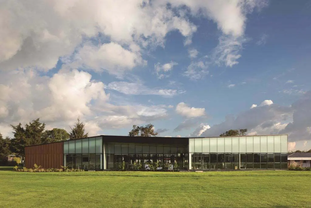 Los sorprendentes laboratorios de la universidad del rosario en el antiguo polo club de bogotá