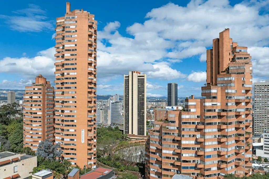 Las torres del parque: un clásico capitalino que siempre sorprende Las torres del parque: un clásico capitalino que siempre sorprende