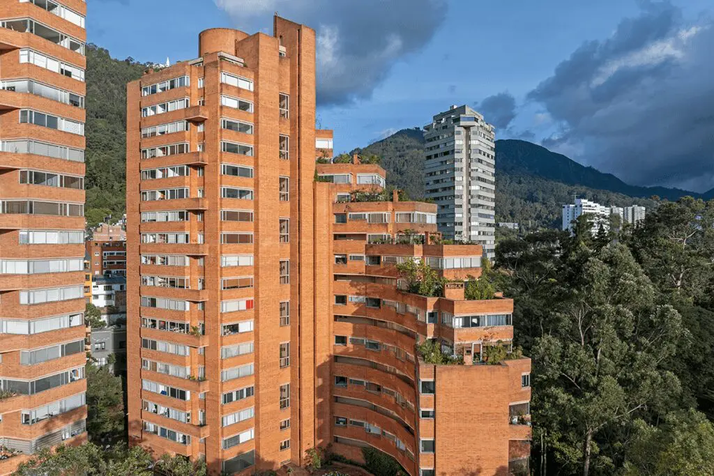 Las torres del parque: un clásico capitalino que siempre sorprende Las torres del parque: un clásico capitalino que siempre sorprende