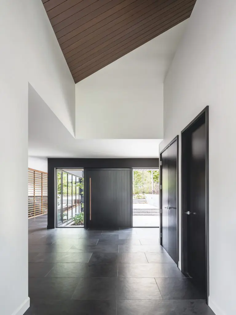 Una casa diseñada para combinar un estilo de vida en un entorno natural y las comodidades de la ciudad