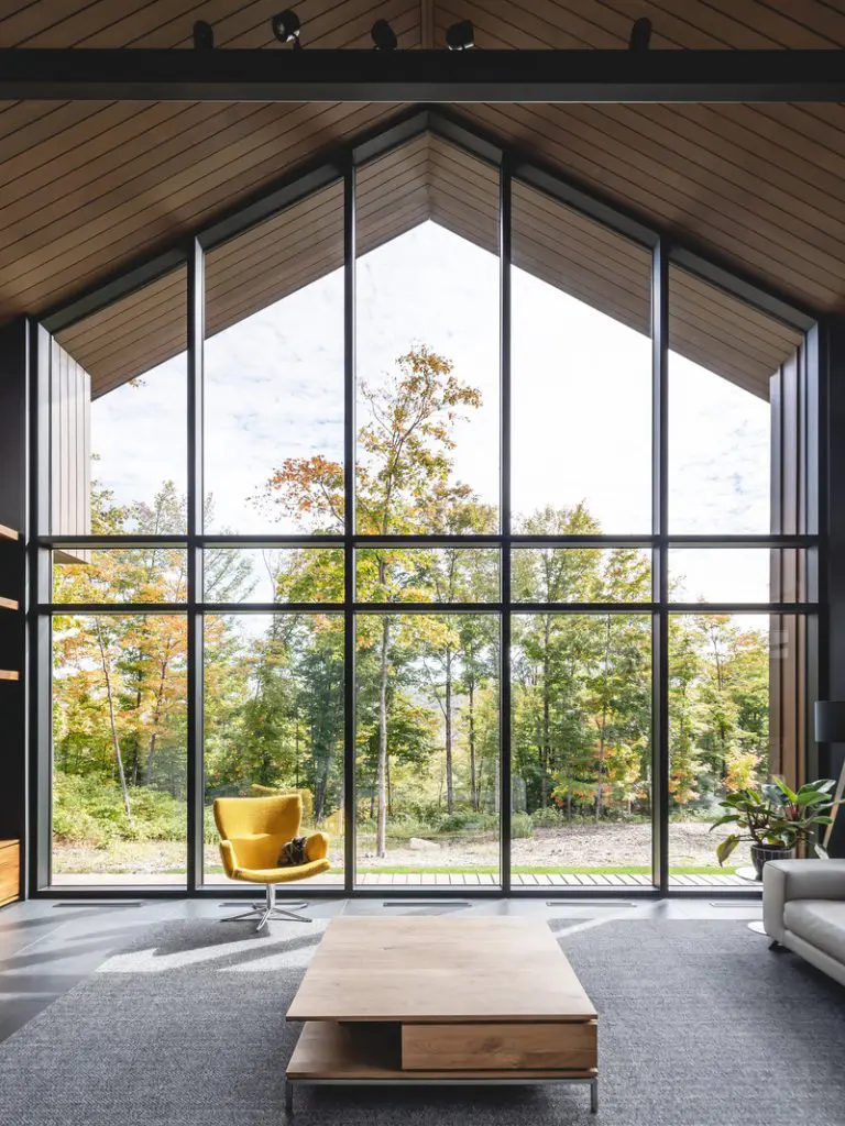 Una casa diseñada para combinar un estilo de vida en un entorno natural y las comodidades de la ciudad