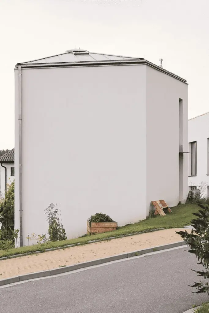 Una casa de siete pisos en república checa que articula el espacio y la luz Una casa de siete pisos en república checa que articula el espacio y la luz