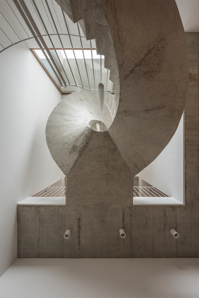 Tres casas minimalistas se encargan de armonizar el paisaje de praga Tres casas minimalistas se encargan de armonizar el paisaje de praga