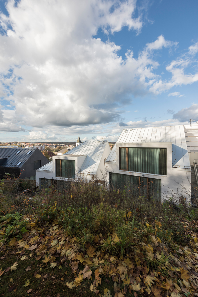 Tres casas minimalistas se encargan de armonizar el paisaje de praga Tres casas minimalistas se encargan de armonizar el paisaje de praga