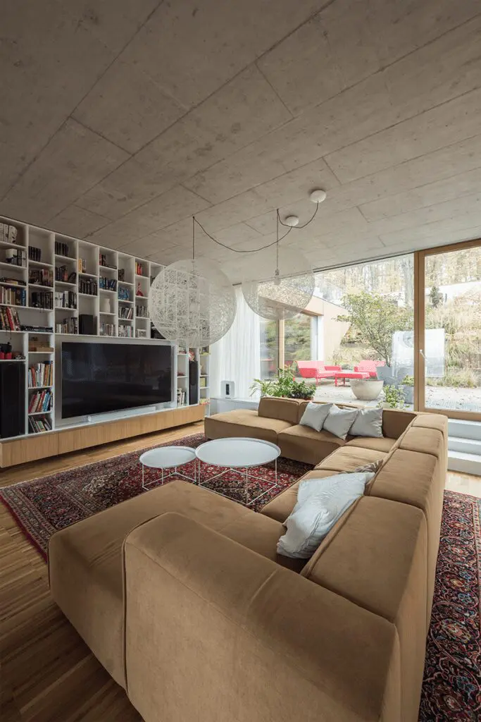 Tres casas minimalistas se encargan de armonizar el paisaje de praga