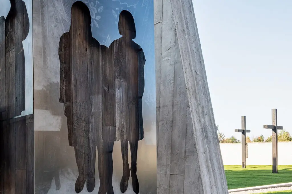 Mausoleo de martirio de los pueblos polacos: una exposición reconocida en el mundo