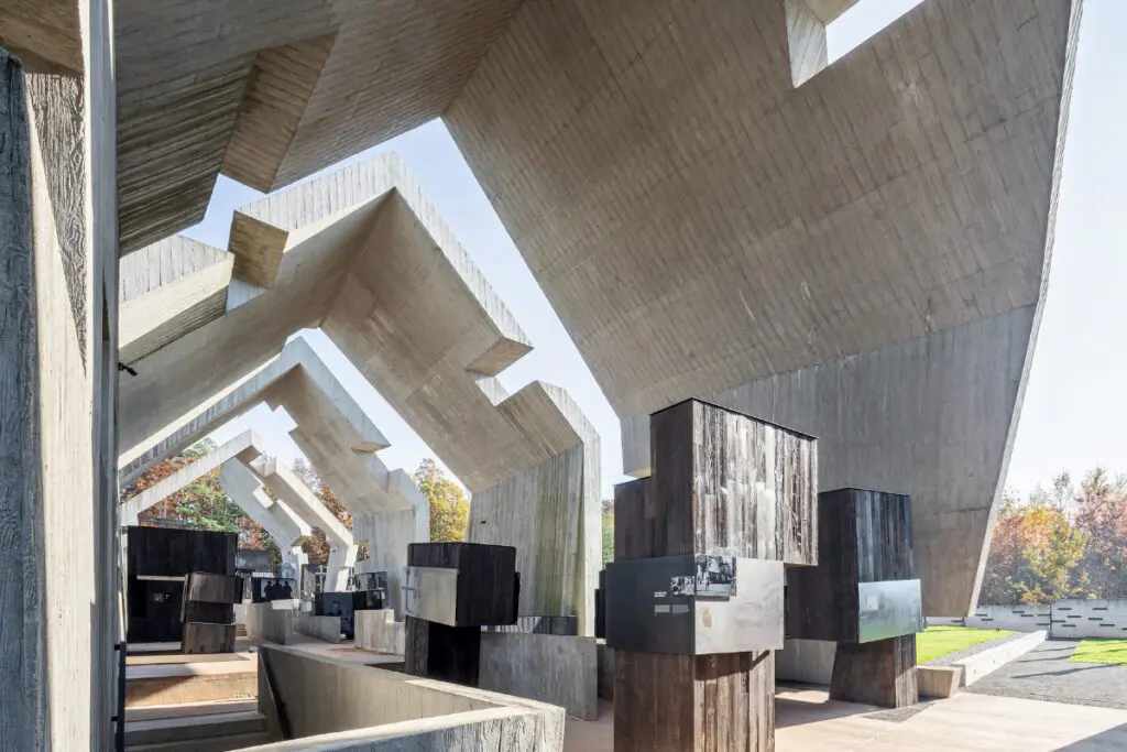 Mausoleo de martirio de los pueblos polacos: una exposición reconocida en el mundo