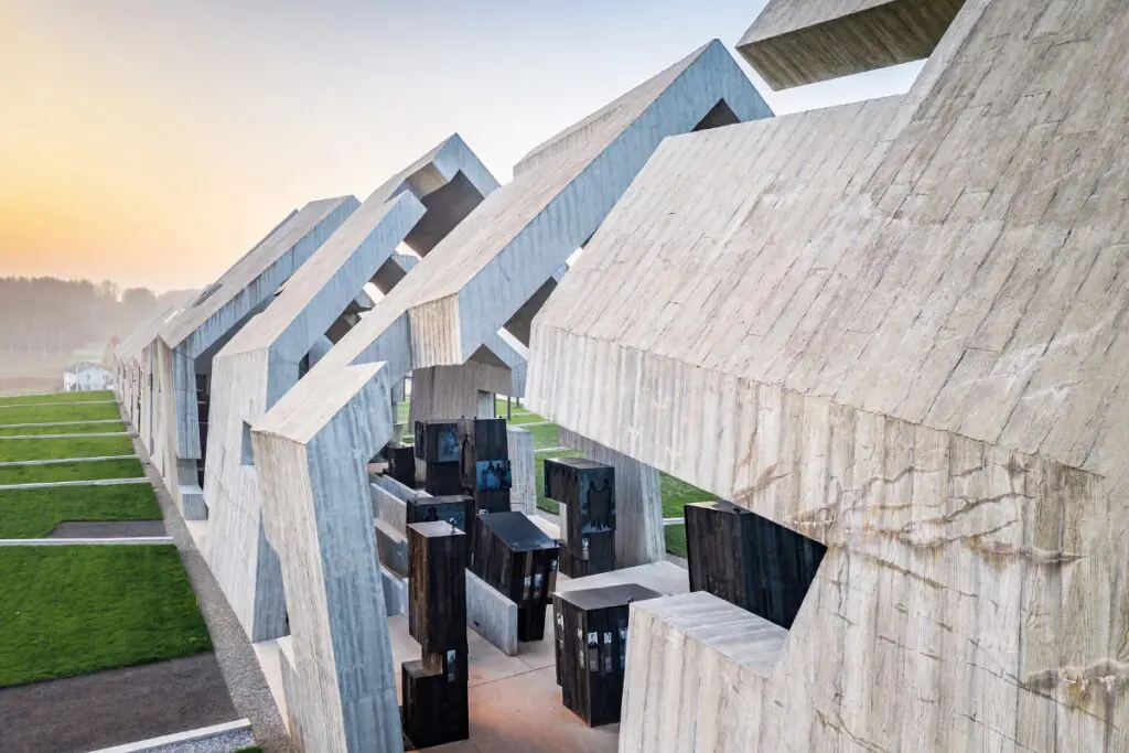 Mausoleo de martirio de los pueblos polacos: una exposición reconocida en el mundo