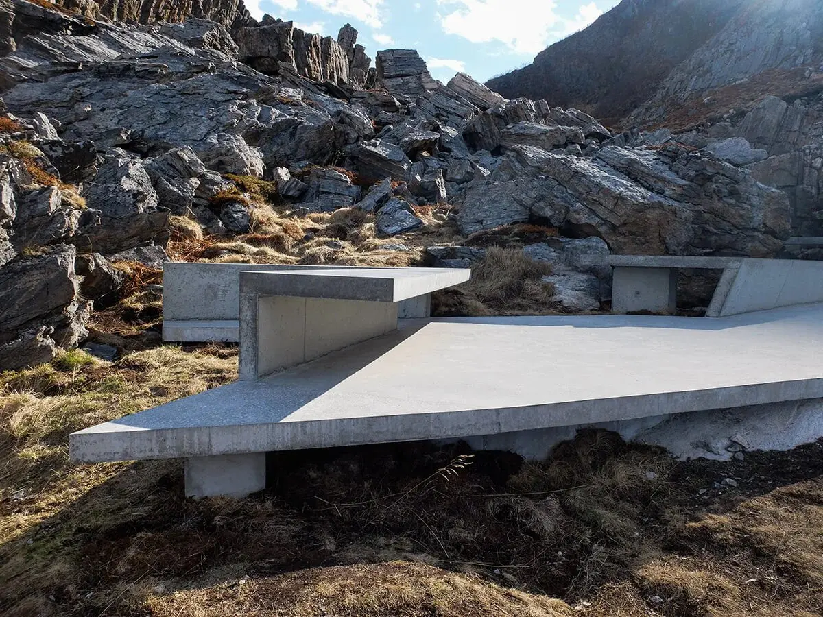 Una casa frente al mar construida en la costa norte de noruega