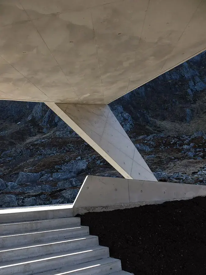 Una casa frente al mar construida en la costa norte de noruega