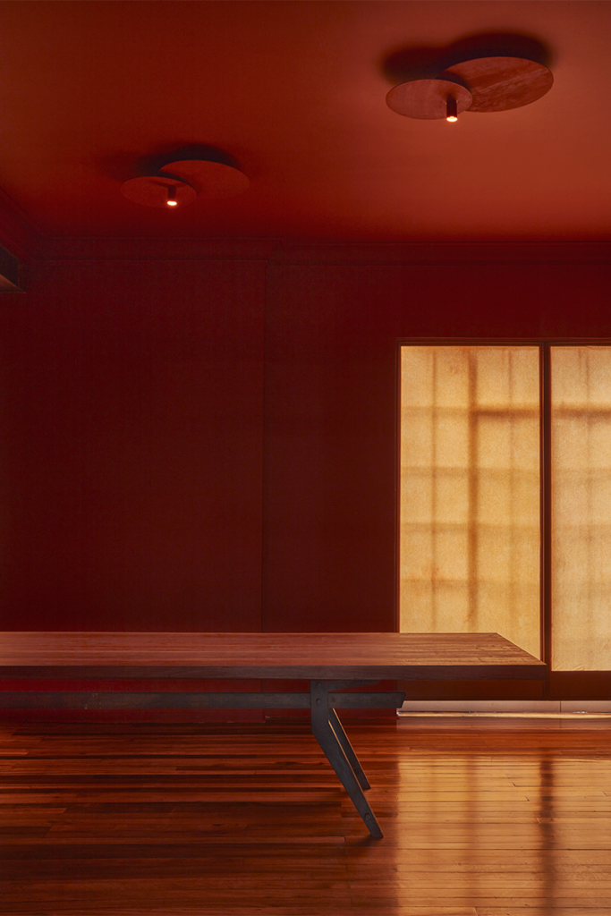 'cazar la sombra': la exposición de guillermo arias, donde la luz y el mármol dialogan