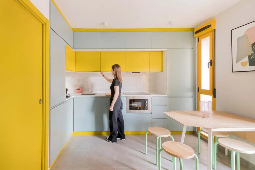 Madrid: un almacén abandonado transformado en coloridos apartamentos