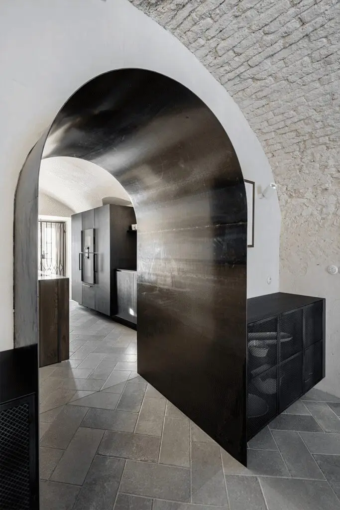Una antigua caseta de vigilancia ahora es una casa cómoda y contemporánea Una antigua caseta de vigilancia ahora es una casa cómoda y contemporánea