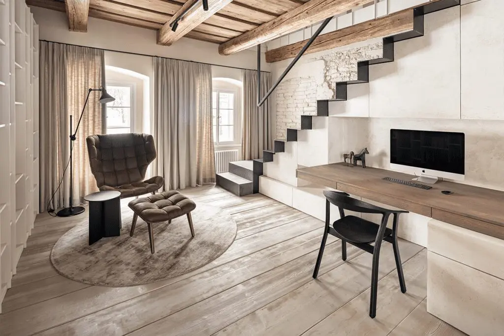 Una antigua caseta de vigilancia ahora es una casa cómoda y contemporánea Una antigua caseta de vigilancia ahora es una casa cómoda y contemporánea