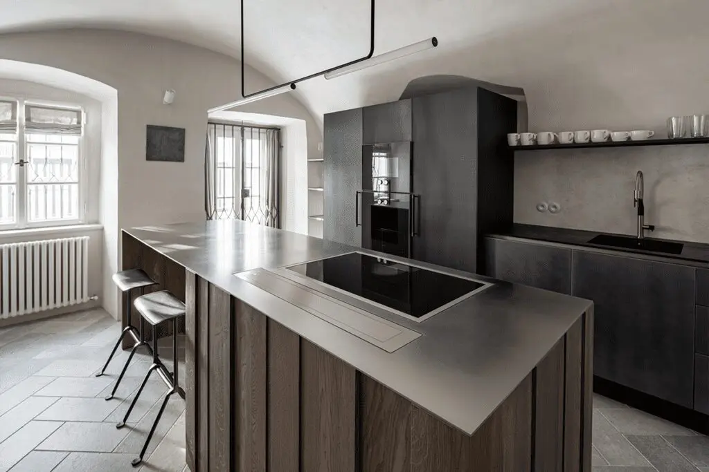 Una antigua caseta de vigilancia ahora es una casa cómoda y contemporánea Una antigua caseta de vigilancia ahora es una casa cómoda y contemporánea
