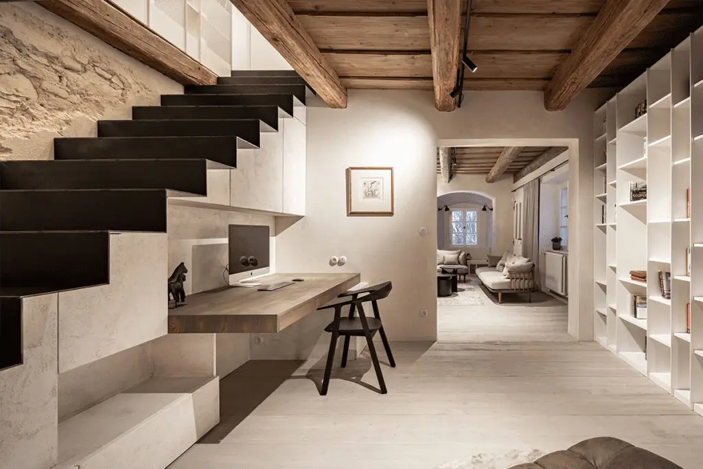 Una antigua caseta de vigilancia ahora es una casa cómoda y contemporánea Una antigua caseta de vigilancia ahora es una casa cómoda y contemporánea