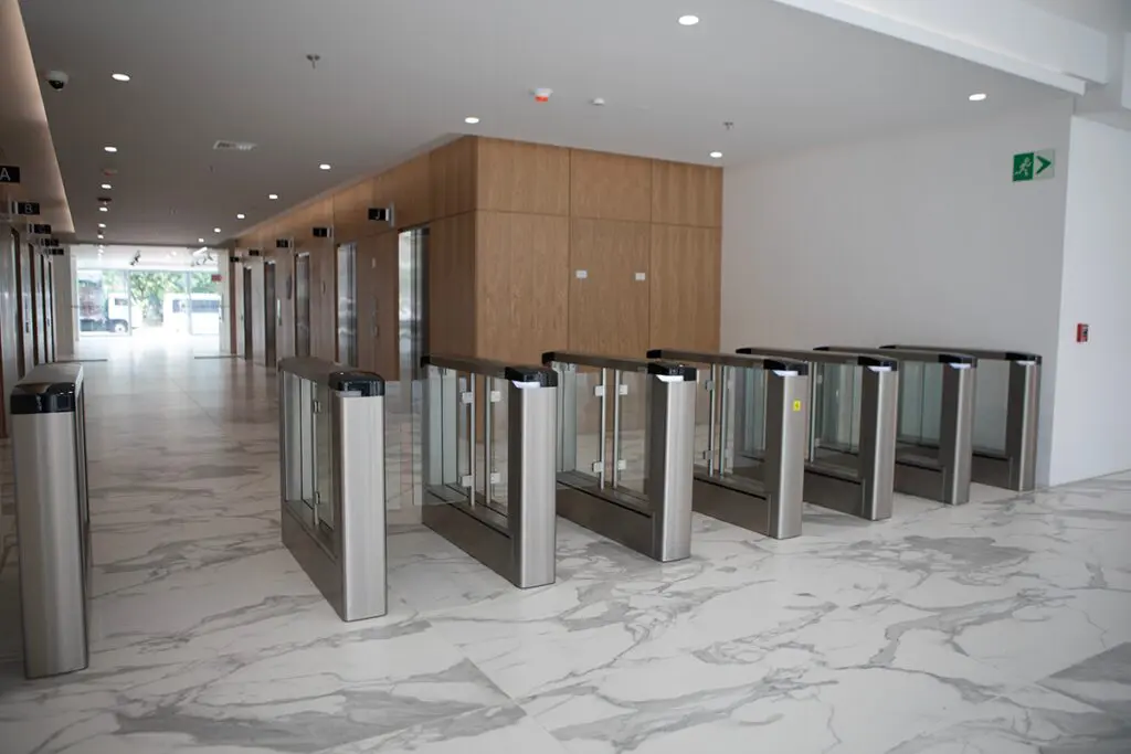 Torre en medellín con características de diseño sostenible.