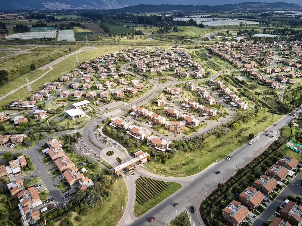 Un proyecto campestre ubicado en el paisaje circundante de cota, cundinamarca