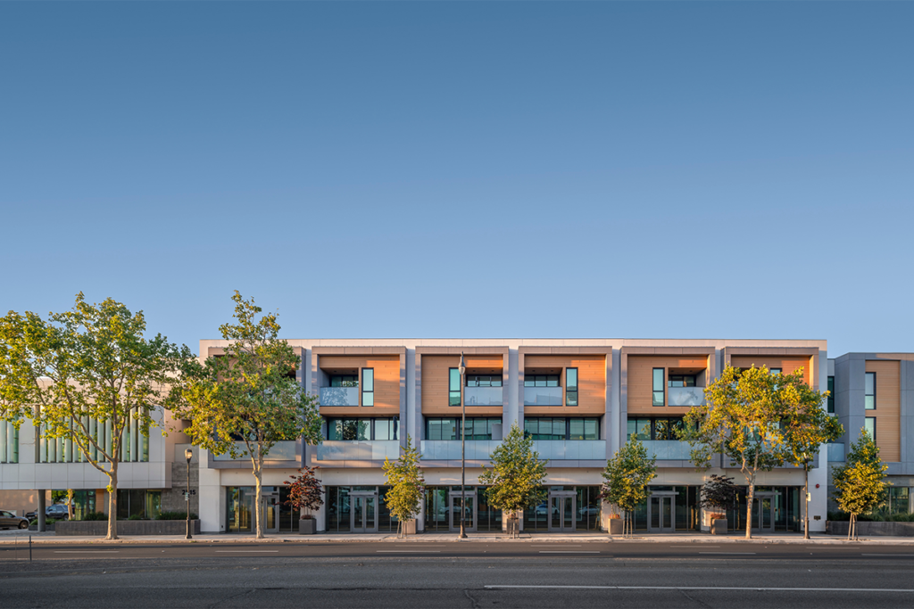 Conozca dos brillantes proyectos de arquitectura pública en california